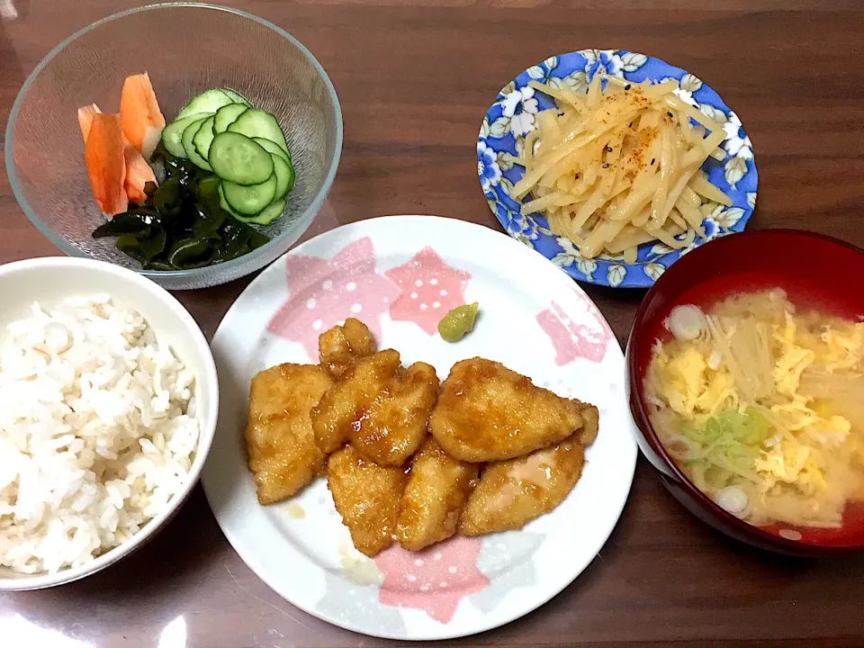 鶏むね照り焼き えのきのかきたま汁 じゃがいものきんぴら きゅうりとカニカマの酢の物|おさむん17さん