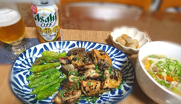 秋刀魚のペペロンチーノ🌶️
小芋煮物
鳥だんごと野菜のスープ🥘|びせんさん