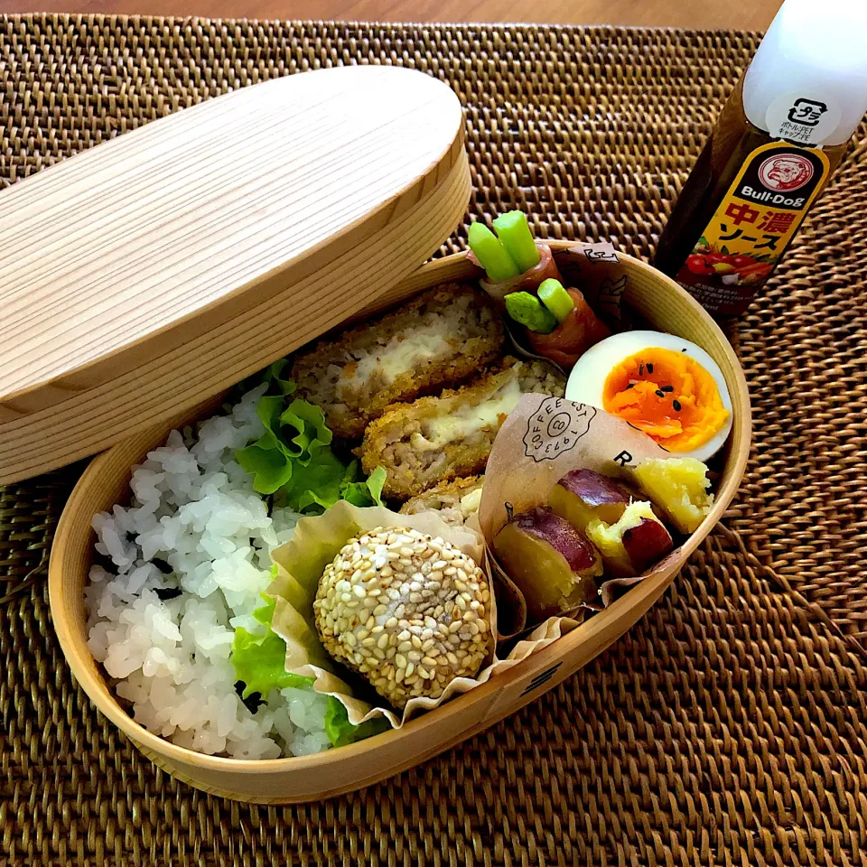 Snapdishの料理写真:2019.10.02 チーズメンチカツ弁当|みほさん