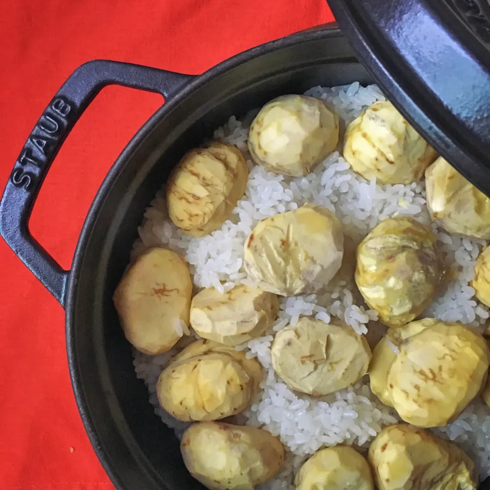 Snapdishの料理写真:STAUBで栗ご飯🌰|izoomさん