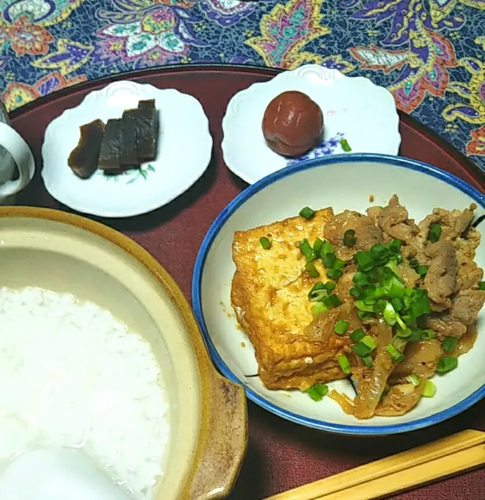 よねばーばの朝ごはん
絹厚揚げと豚肉の生姜焼き
奈良漬、梅干し、
お粥|yoneばーばさん