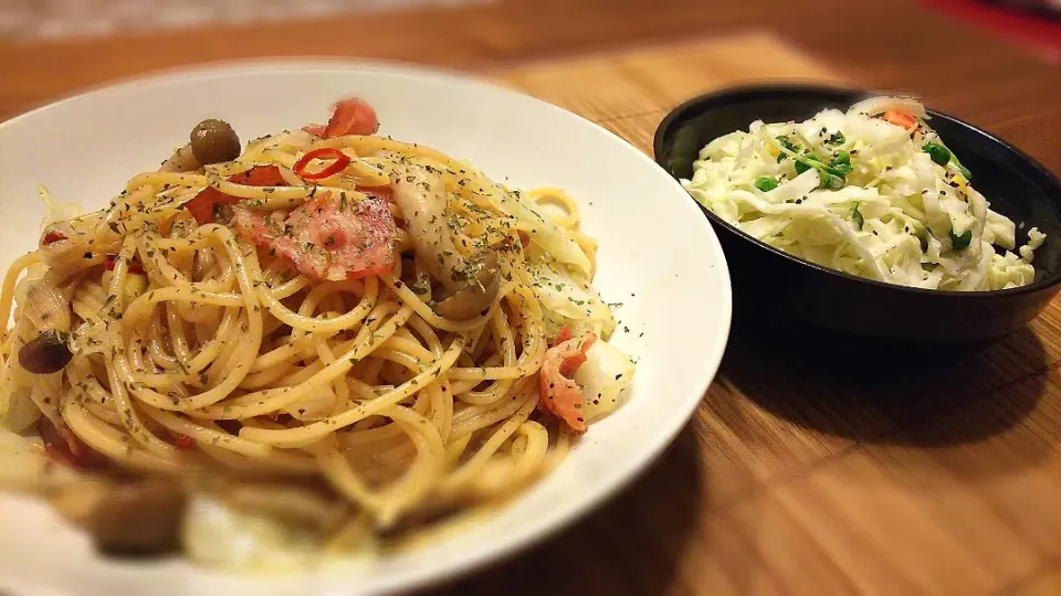 ﾍﾞｰｺﾝ&ｷｬﾍﾞﾂ&しめじの
ﾆﾝﾆｸ醤油ﾊﾟｽﾀ～
の晩ごはん✨|kaz(*･ω･)さん