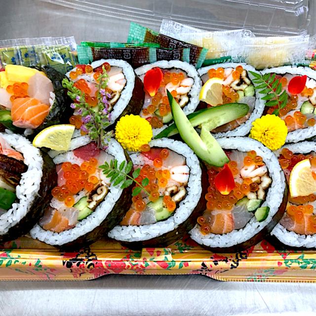 まきずし 冷凍巻寿司12巻カット 28G 12食入: 冷凍調理品 KANTO EXPRESS