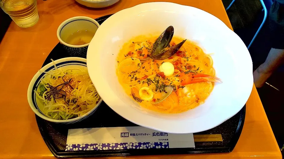 地中海風カニと海老とあさりのトマトクリームスープパスタ|じょうさん