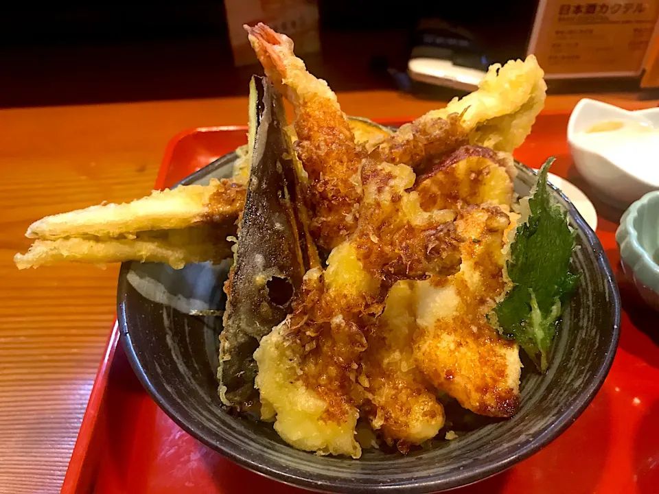 Snapdishの料理写真:大穴子天・海老・白身魚・野菜天丼|なお🅿️さん