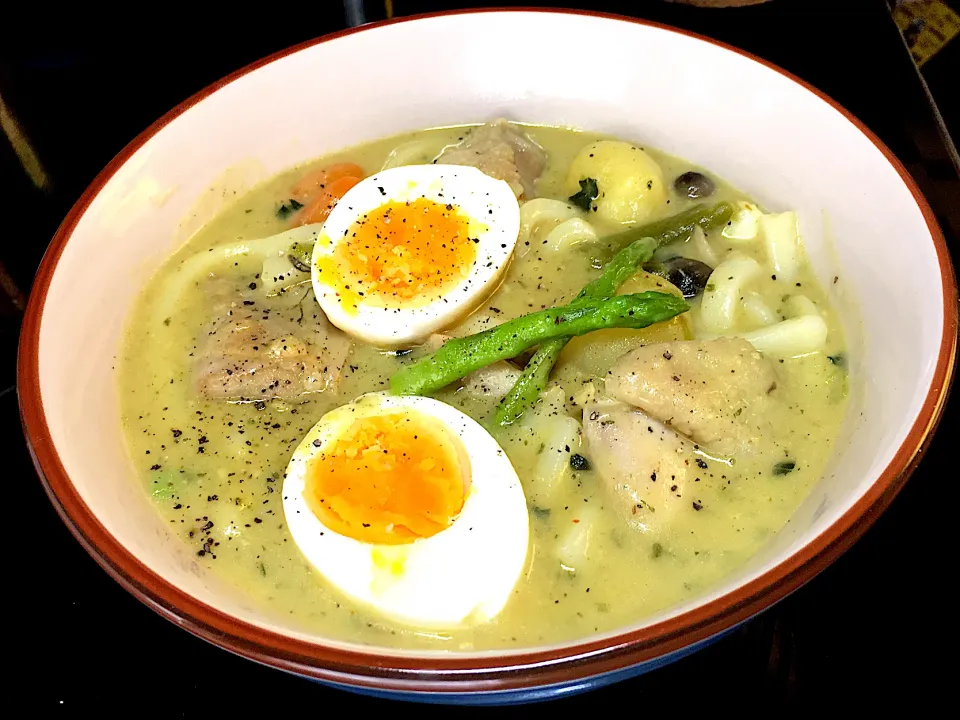 クリームシチューうどん カレー味|すくらんぶるえっぐさん