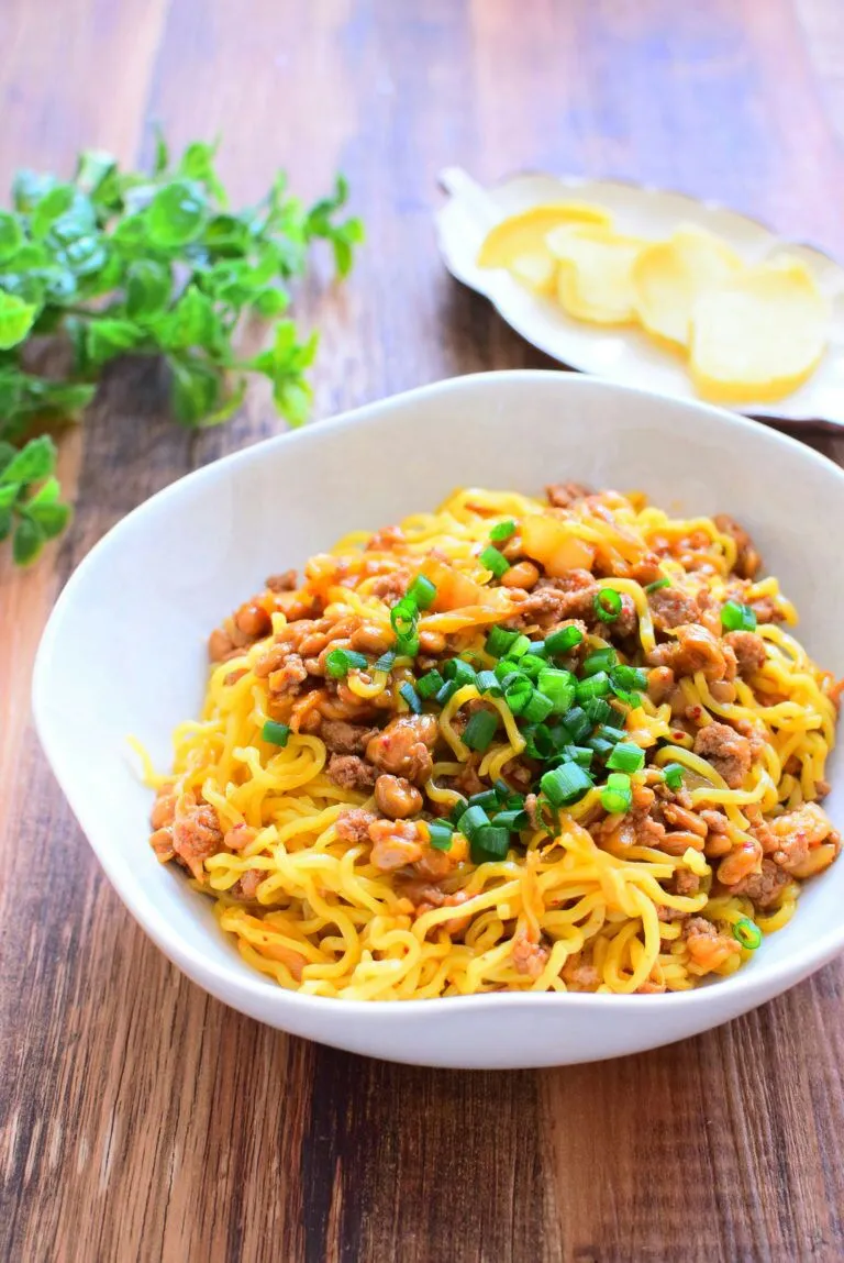 簡単！うまい！ひき肉の納豆キムチラーメンのレシピ|アマイモノ・クウ蔵さん