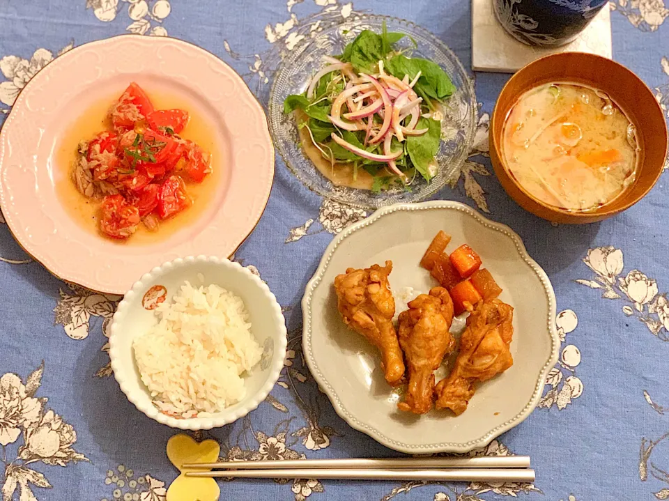 手羽元甘辛煮込み
トマトツナ和え
サラダ
お味噌汁
ごはん|maiさん