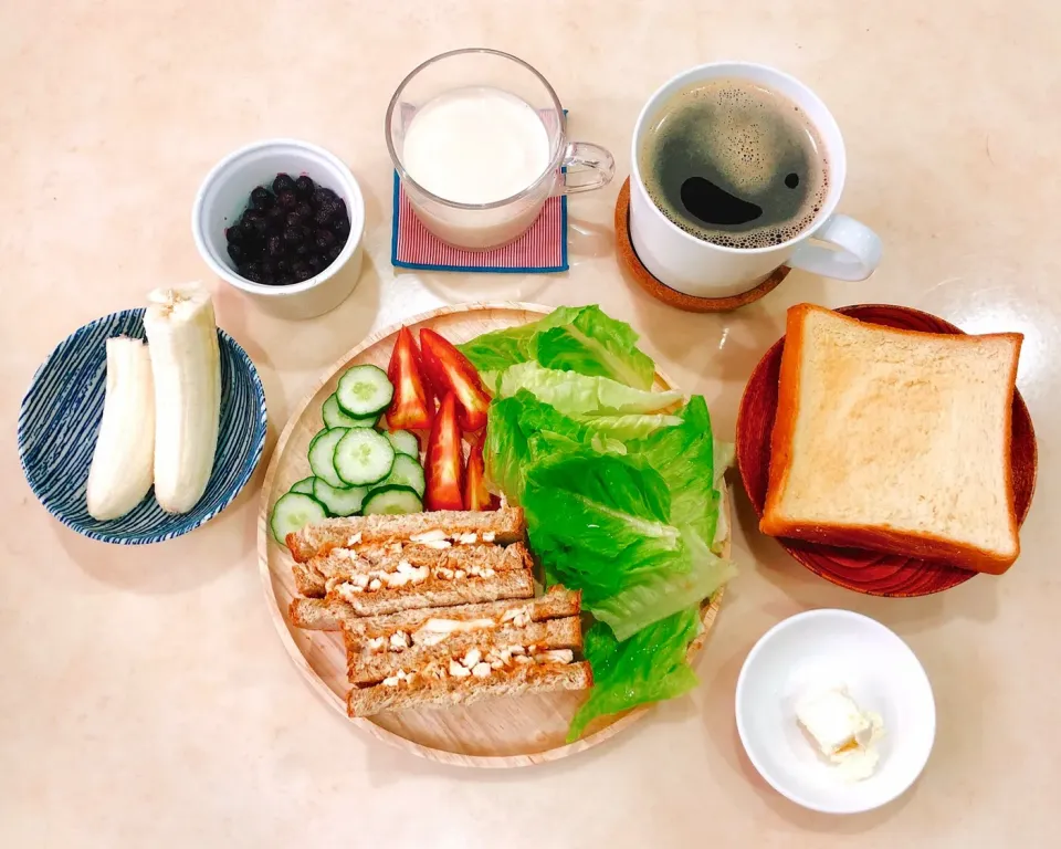 🥯日常の朝ごはん🍞 ピーナッツバター鶏肉サンドver.|Rina (˶‾᷄ ⁻̫ ‾᷅˵)さん