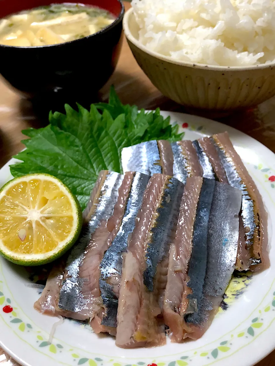 Snapdishの料理写真:生秋刀魚のお刺身定食|ミウトおかんさん