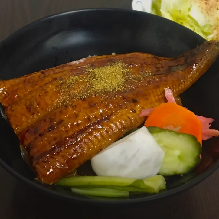 晩ごはん⭐️⭐️⭐️                                          うな丼  ぬか漬け  キャベツおひたし|ぽんたさん