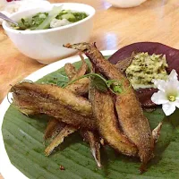 Deep fry fish with  young Tamarins sauce|Narun Molikaさん