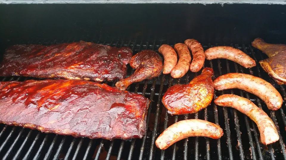 Snapdishの料理写真:Smoking BBQ Louisiana Style Rib and sausage|Frank Ortizさん