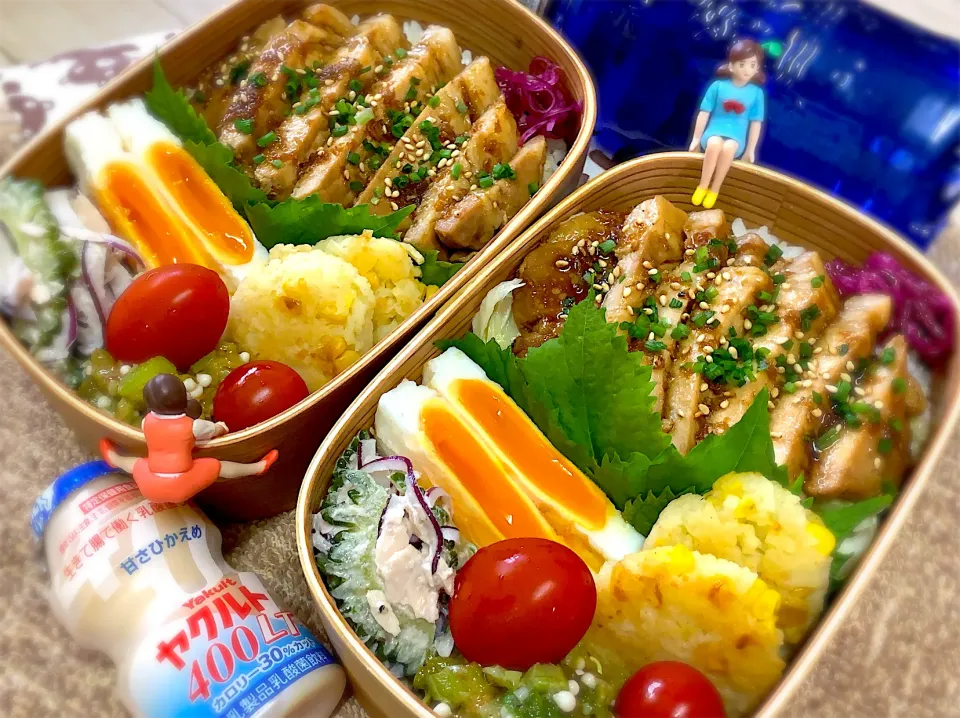 トンテキ&キャベツのオリーブオイルソテー&半月焼き&コーン🌽チーズ🧀ハッシュドポテト&ゴーヤと赤玉ねぎのツナサラダ&タタキオクラの梅おかか和え&大葉&プチトマト🍅の夫婦お弁当♪|桃実さん