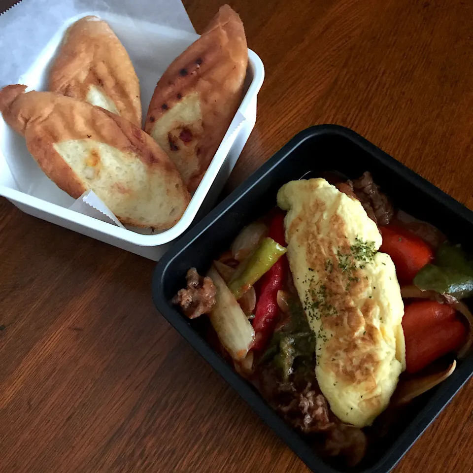 オムレツのせ牛肉と野菜炒めwithバゲット弁当|Kさん