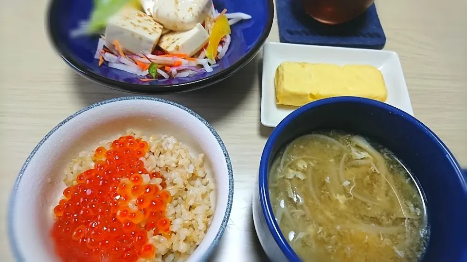 Snapdishの料理写真:いくら丼定食|えびぱんさん