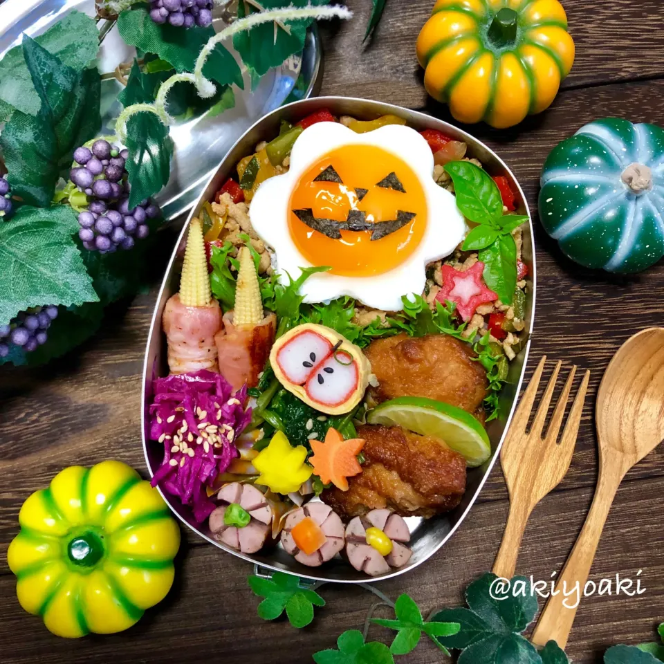 ハロウィンガパオライス弁当|Akiyoෆ¨̮⑅さん