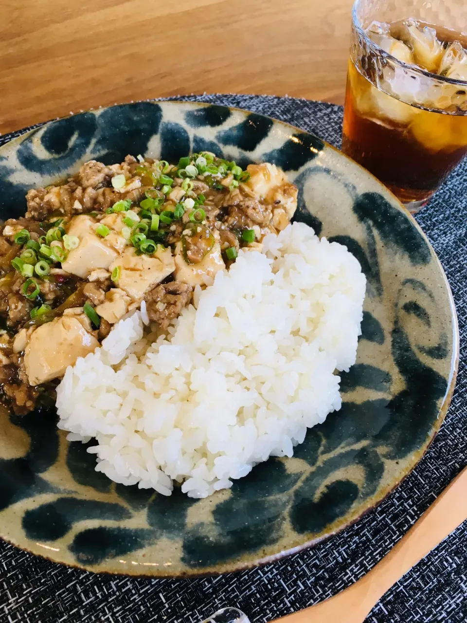 今日のお家で一人ランチは                            麻婆豆腐の翌日はコレダヨネー！の麻婆豆腐丼✨|ミッチ☆ママさん