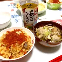 Snapdishの料理写真:生秋刀魚のつみれ汁とはらこ飯|みぅさん