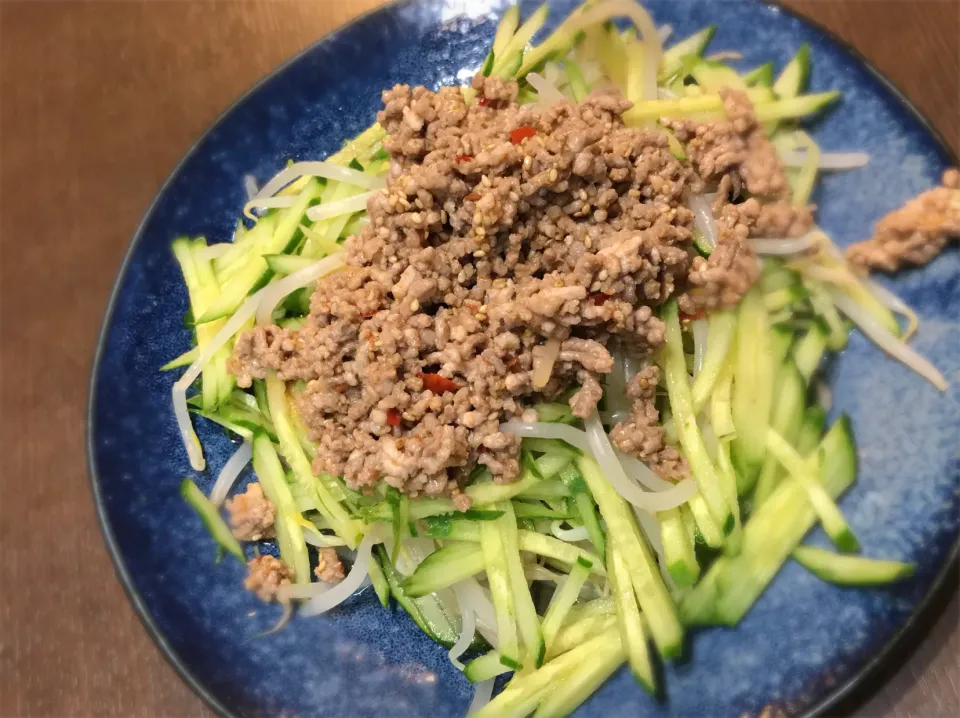 マダム とんちんさんの料理 ごま香るピリ辛が美味しい肉味噌サラダ|かおたまさん