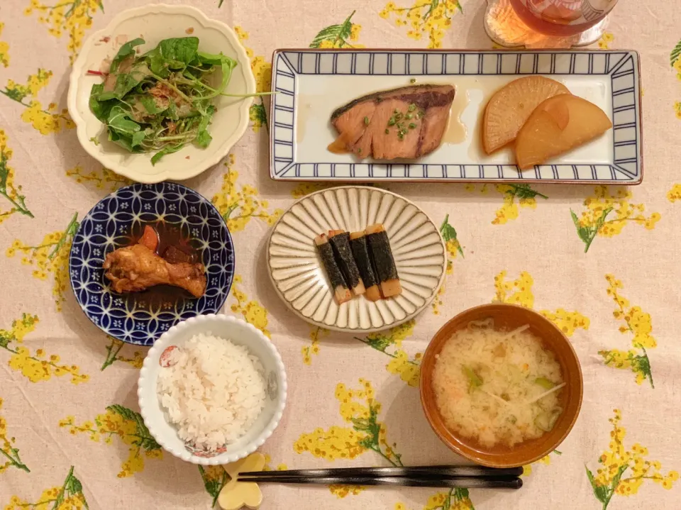 ぶり大根
手羽元甘辛煮
蓮根の磯辺揚げ
グリーンサラダ
お味噌汁
ごはん|maiさん