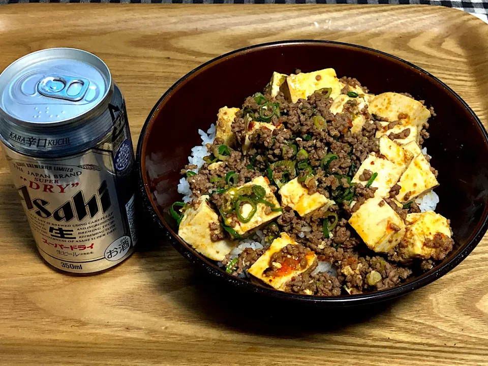 Snapdishの料理写真:今日の夕食 ☆麻婆豆腐丼 ☆ビール🍺|まぁたんさん