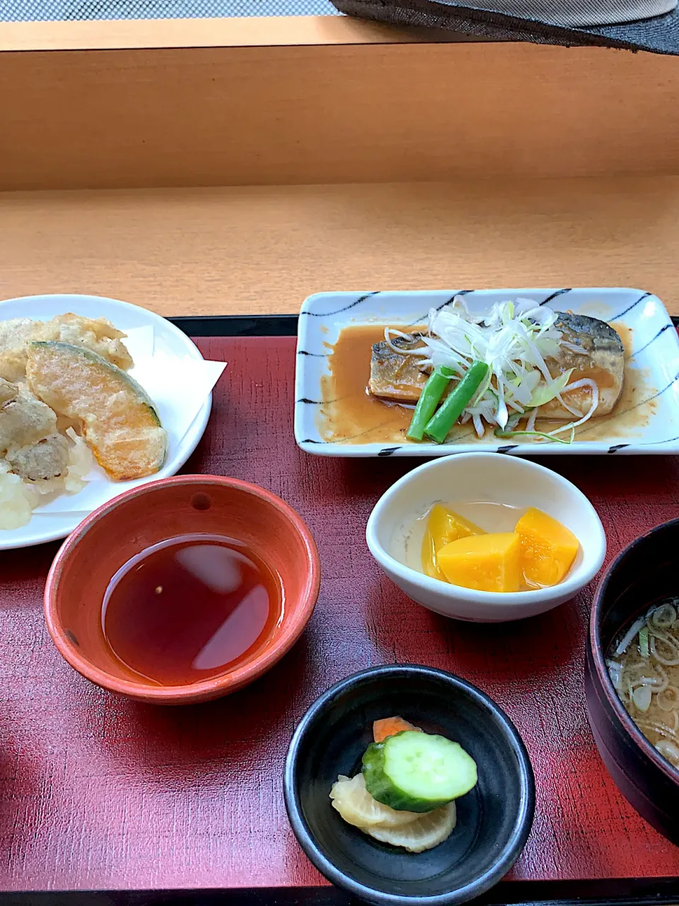 鯖味噌煮/豚ヒレ肉と舞茸天麩羅/味噌汁|山内博之さん