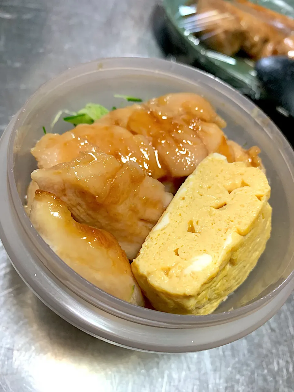 週末にかけて手抜きになっていくお弁当、木曜版、鶏むね肉やわらか照焼きとだし巻き卵|ヅッキーさん