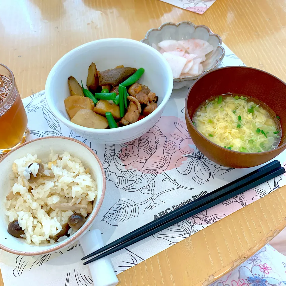 筑前煮・きのこの炊き込みご飯・大根の梅和え・かき玉汁|sayaさん