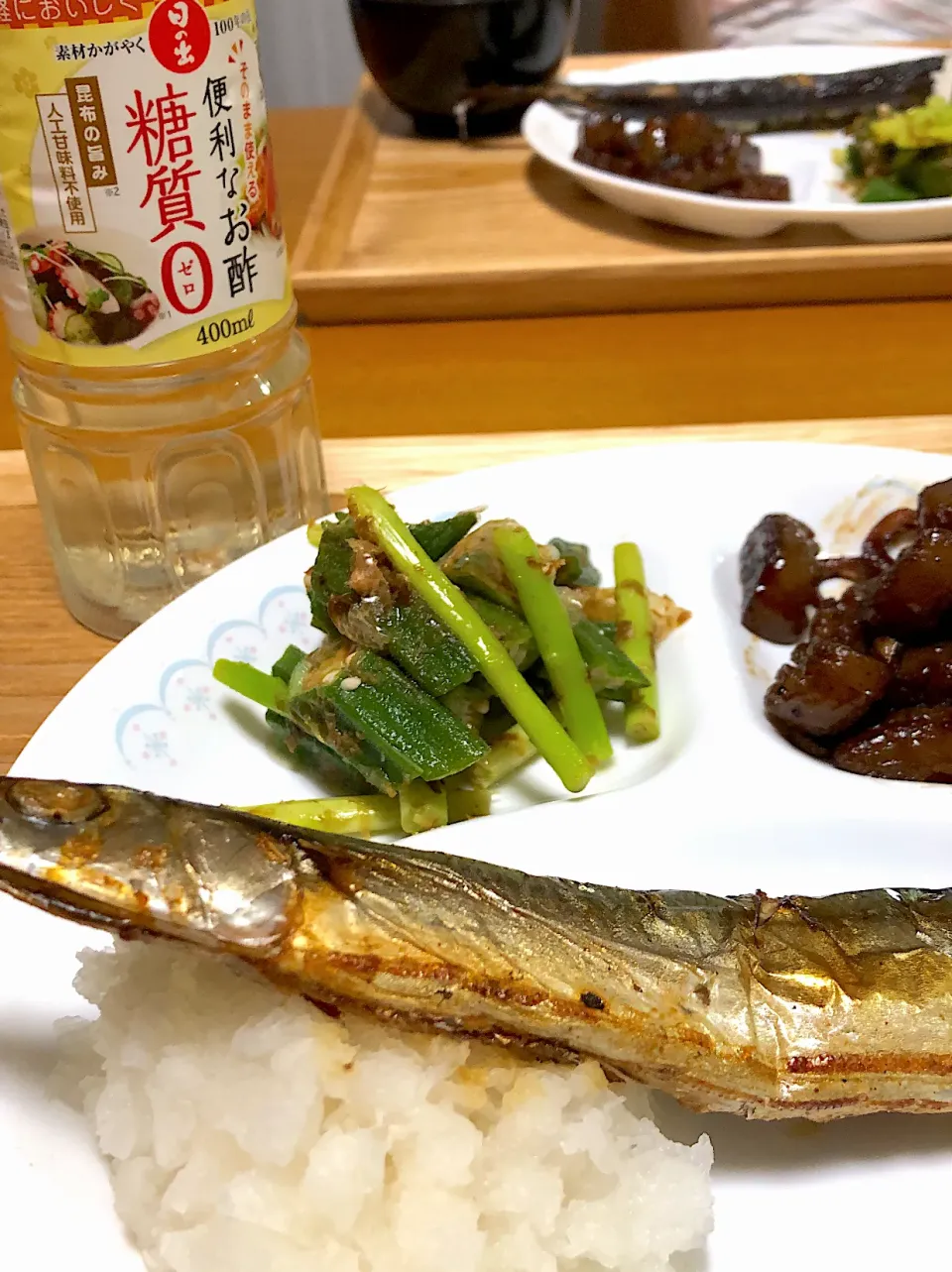 秋刀魚の塩焼き、こんにゃくステーキ、オクラとアスパラの酢の物(便利なお酢糖質ゼロ使用)|caoさん