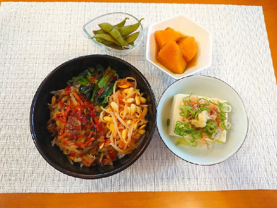 ビビンバ丼  冷奴  かぼちゃ煮物  枝豆❕|chikakoさん