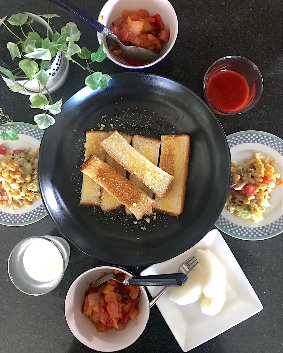 温野菜とサラダ トースト 朝ごはん|シュトママさん