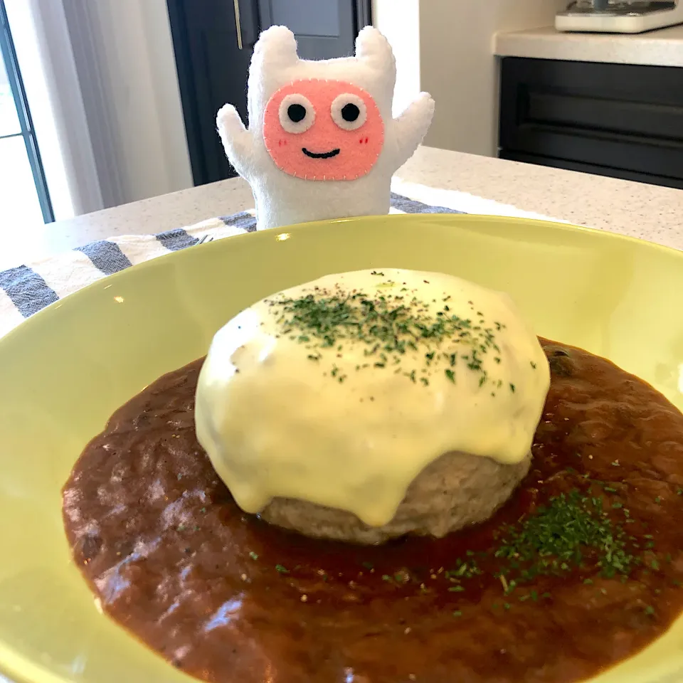 【爆弾チーズハンバーグカレー】ご飯どこーー😂❓❓|ヨッチャンさん