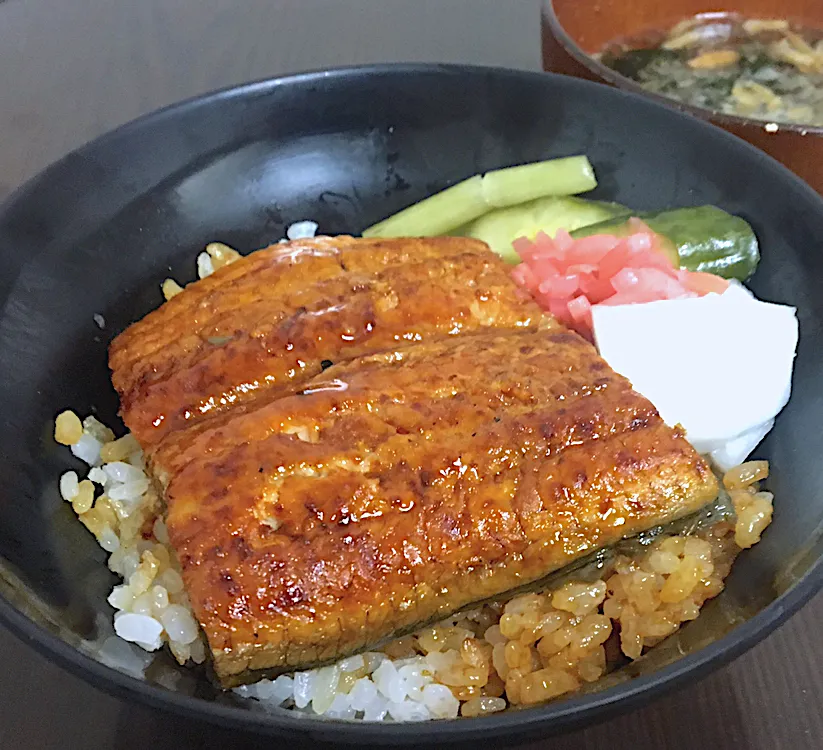 昼ごはん☀️☀️☀️断酒176日目                                            うな丼とわかめ汁|ぽんたさん