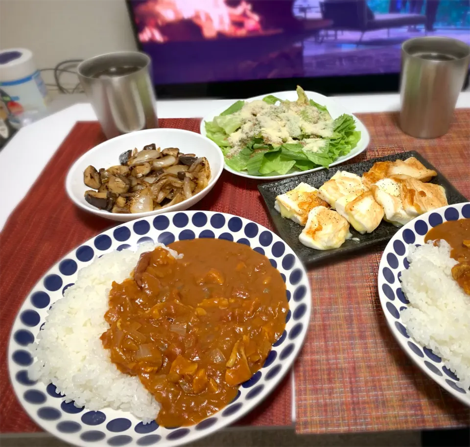 Snapdishの料理写真:#バターチキンカレー#チーズはんぺん#アボカドのサラダ#生椎茸のバター炒め|Natsuさん