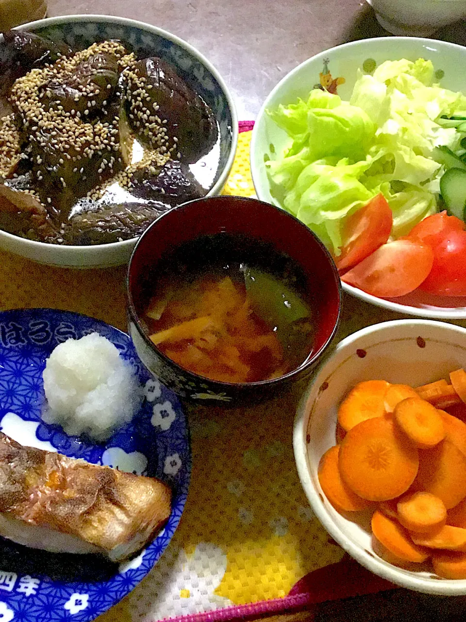 ハマチの照り焼き     茄子🍆の煮物     糠漬け       サラダ🥗     味噌汁|掛谷節子さん