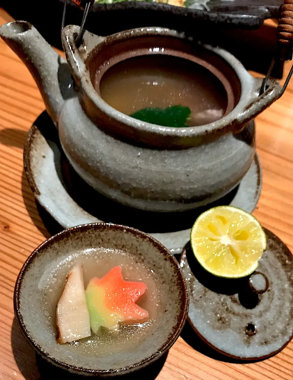 すだち使った料理の１つ🍄松茸の土瓶蒸しどす。|にゃあ（芸名）さん