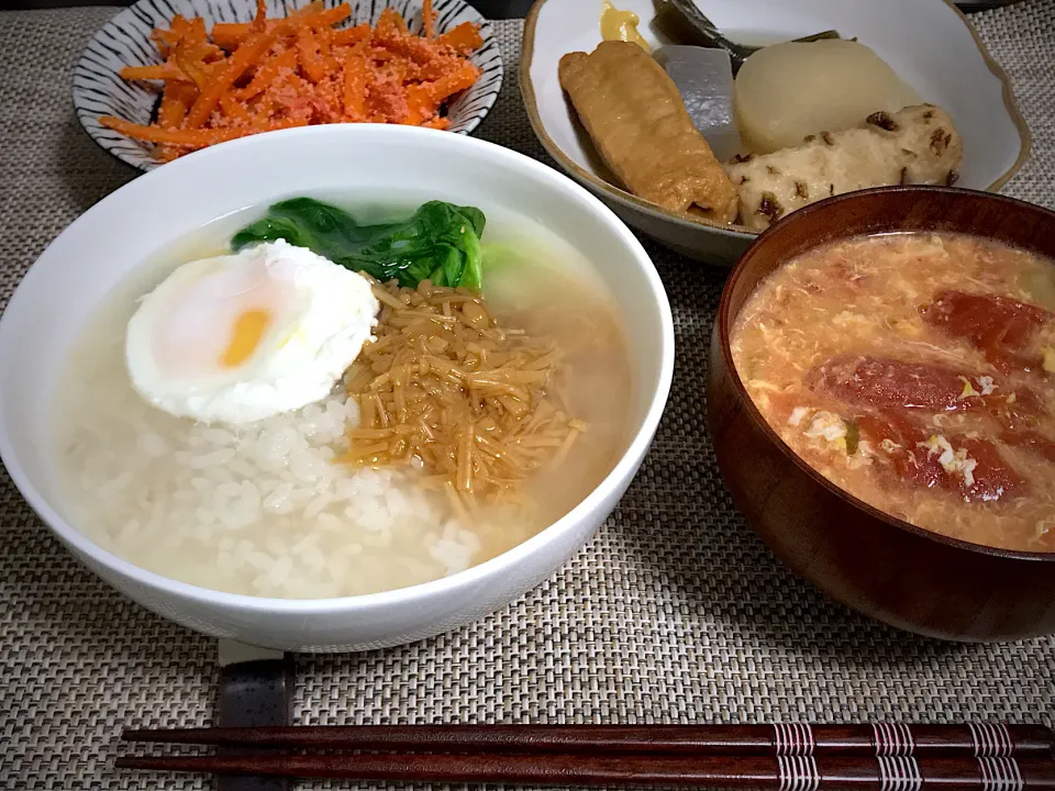 なめたけサラダ菜温玉のっけ雑炊、トマトの味噌汁、にんじんタラコ和え、おでん|Tak@さん