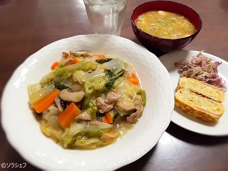 今日の晩ご飯だよ(*^^*)
★中華丼
★だし巻きたまご
★キャベツのゆかり和え
★豆腐の味噌汁|ソラシェフさん