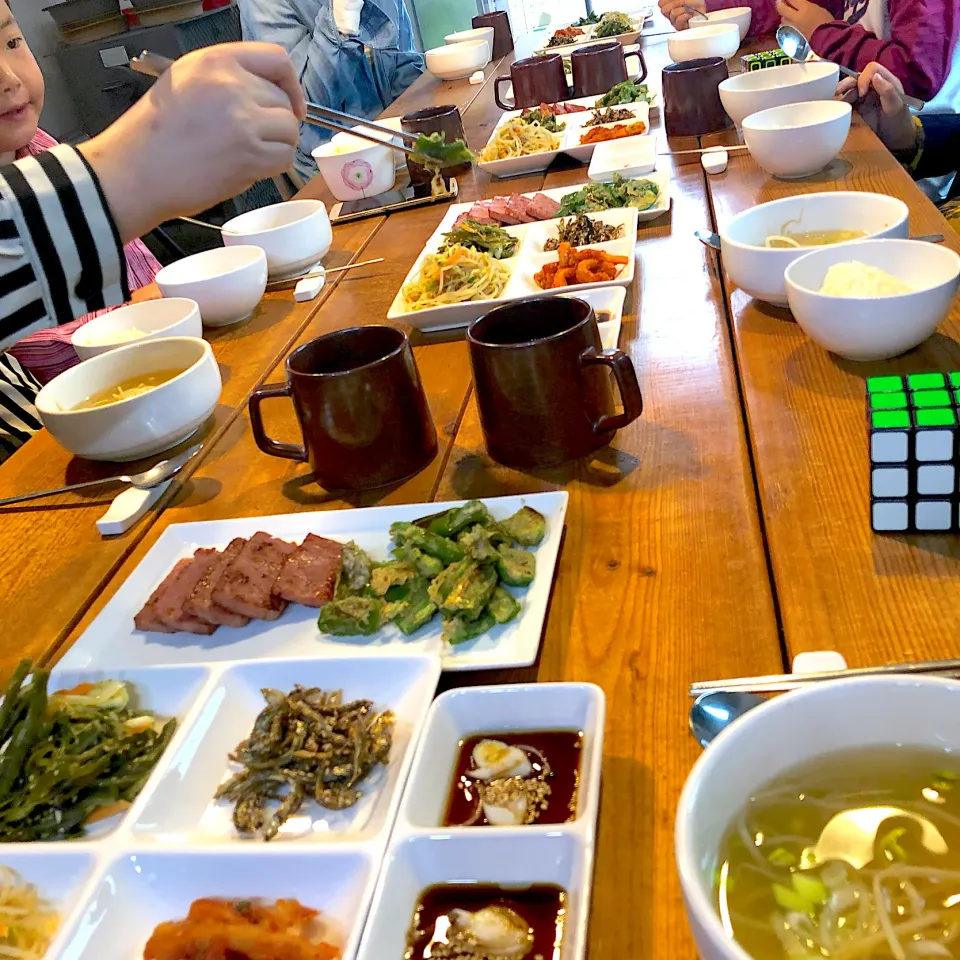 宿では他の宿泊者さん達と一緒に朝食です😊|ヨッチャンさん