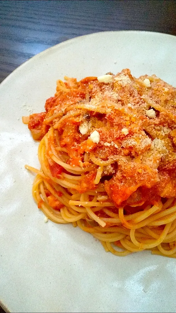 トマトとにんにくとツナのパスタ🍝|じょうさん