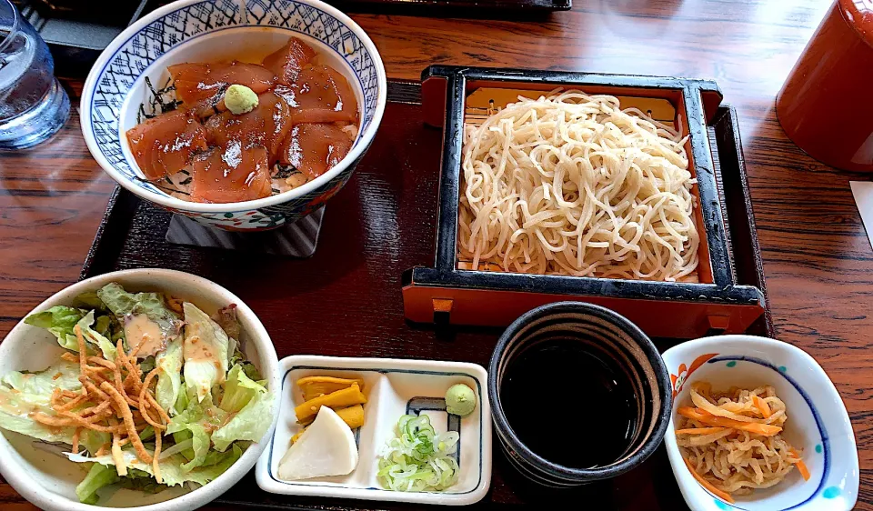 Snapdishの料理写真:マグロ漬け丼ランチ|wildcat山猫さん