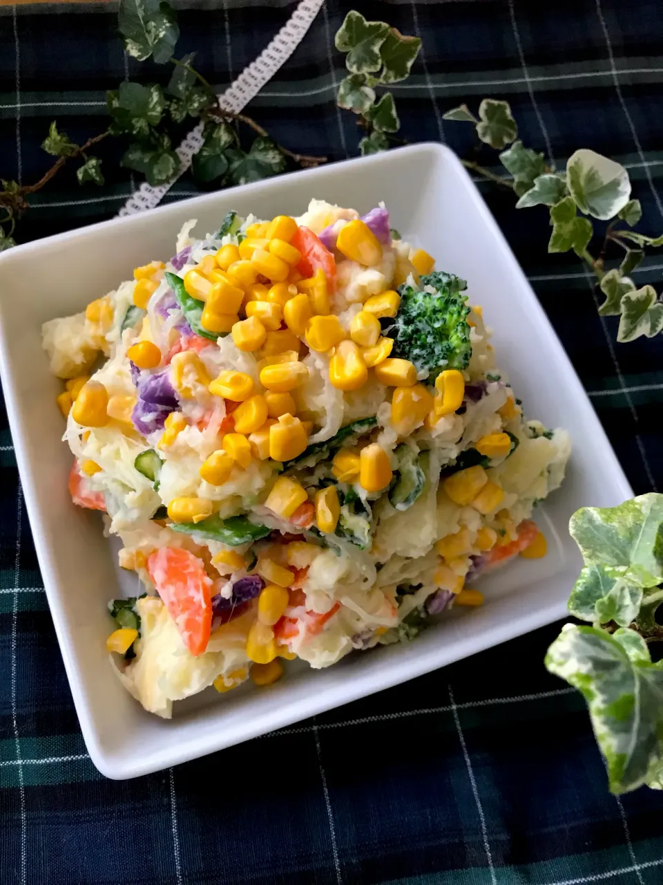 Snapdishの料理写真:🥔動物性はマヨの卵だけ、でも満足感いっぱい❗️野菜8種 具沢山ポテサラ❣️🥒🥕🌽🥦🥔|Hollyさん