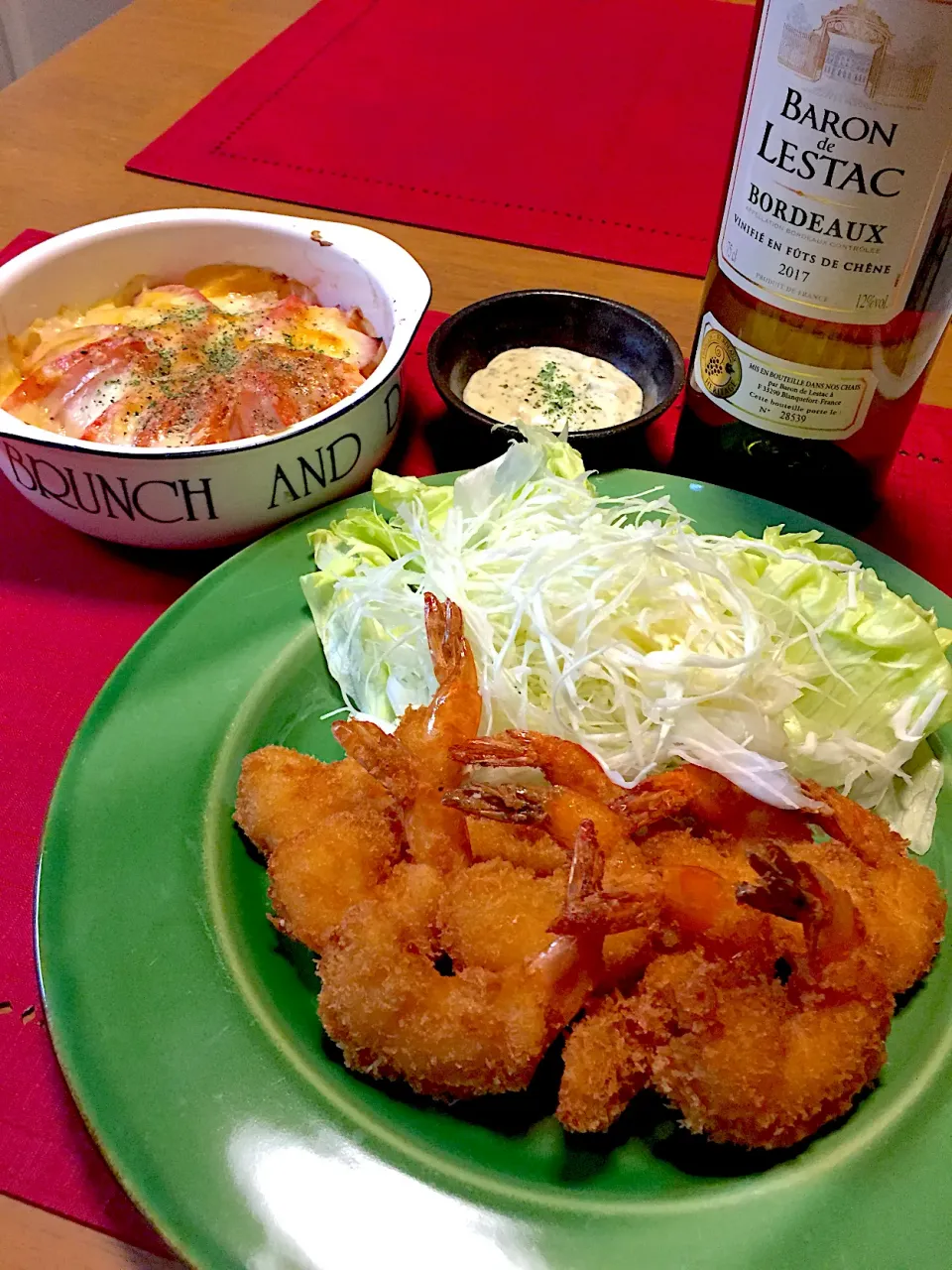 エビフライ🍤トマトとハムのチーズ焼き🍅|おかちさん