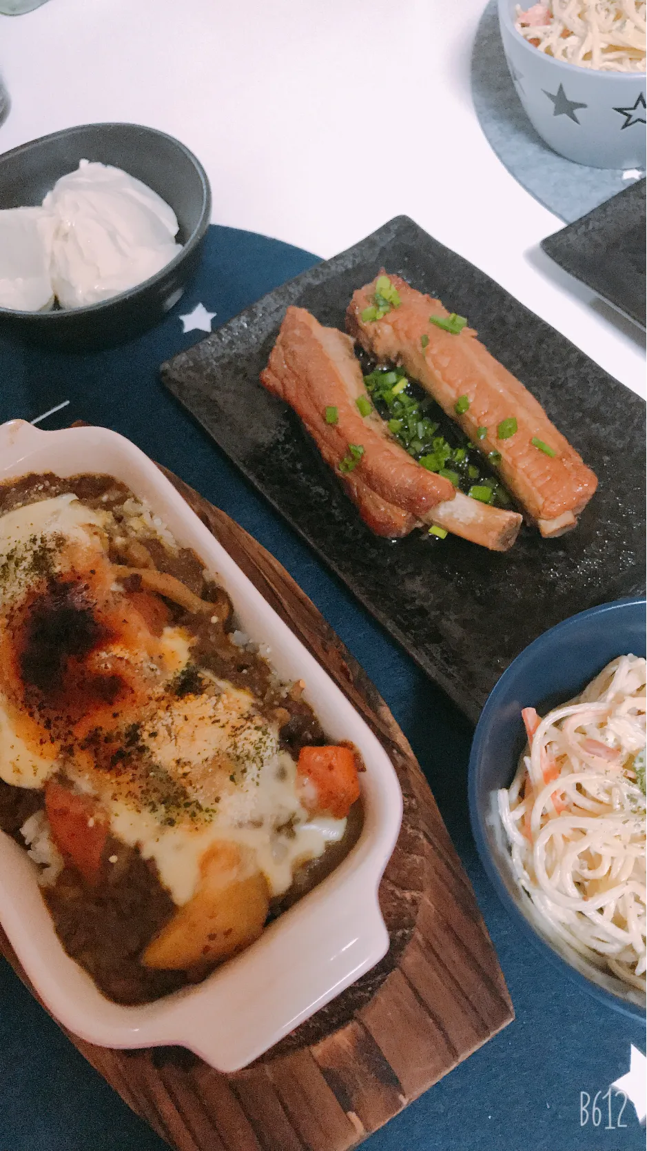 今日の晩御飯😋焼きカレー🍛とスペアリブの煮込み😋サラスパ😋|ゆきさん