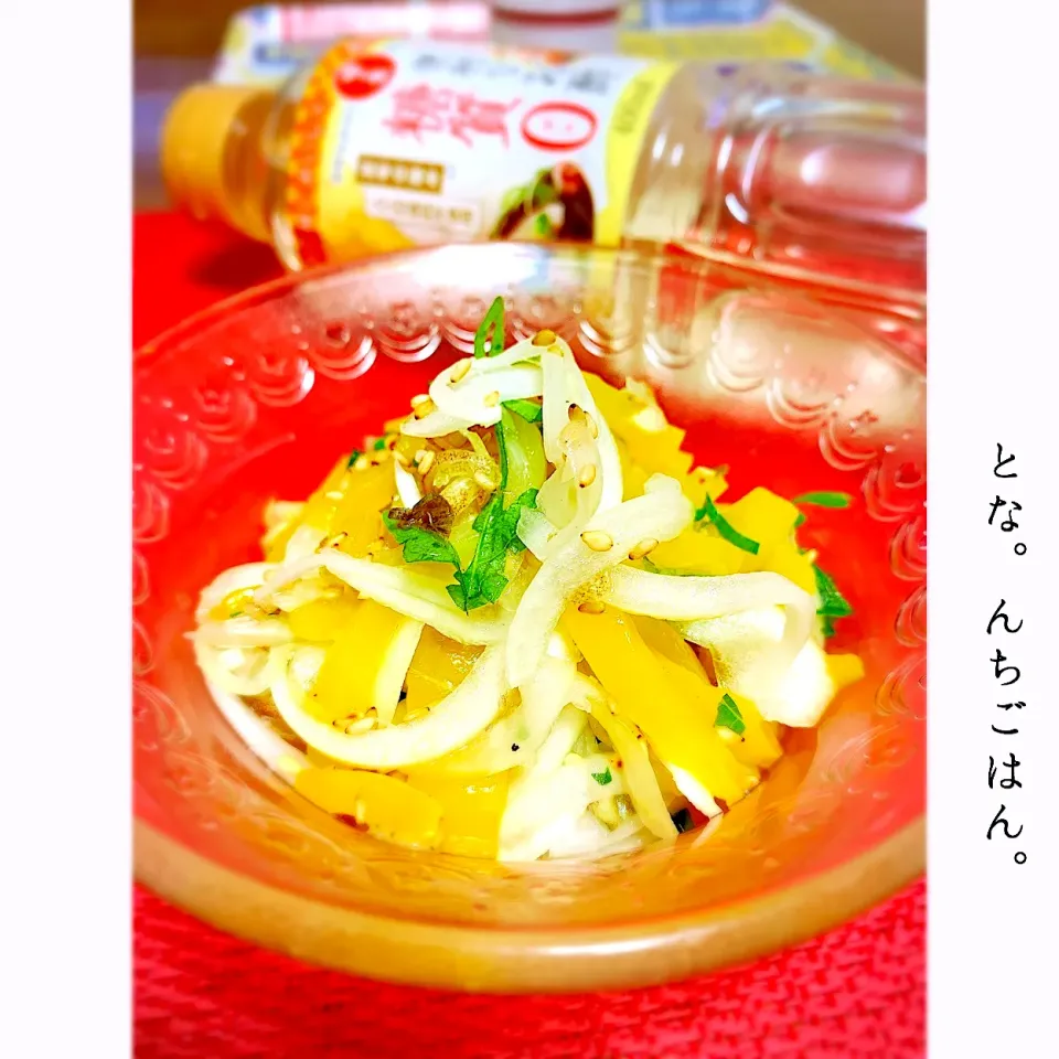 Snapdishの料理写真:玉葱の酢漬けでおつまみ。|tonaさん