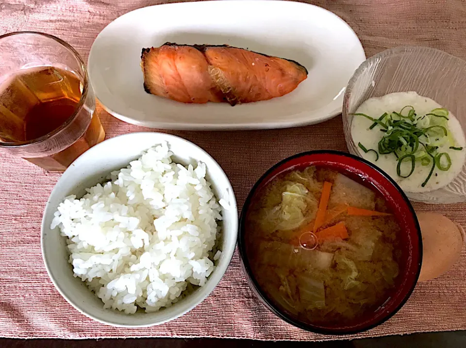 焼鮭、とろろ、白菜のお味噌汁|純さん