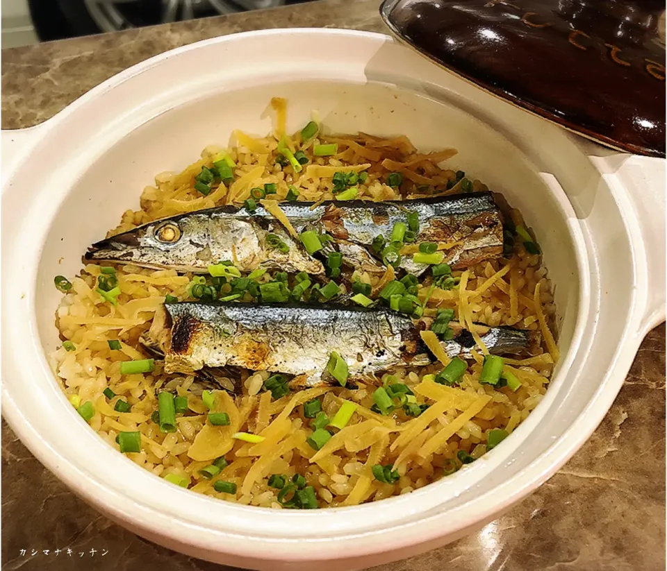 Snapdishの料理写真:秋刀魚の炊き込みご飯|Kashimanakitchenさん