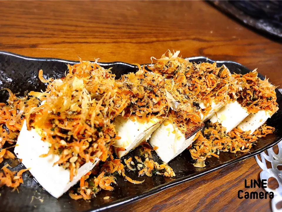 干し海老と赤青紫蘇の手作り佃煮  あったかい焼き豆腐乗せ|Miyuki Tanakaさん