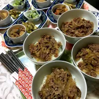 Snapdishの料理写真:牛丼ランチ|いっこちゃんさん